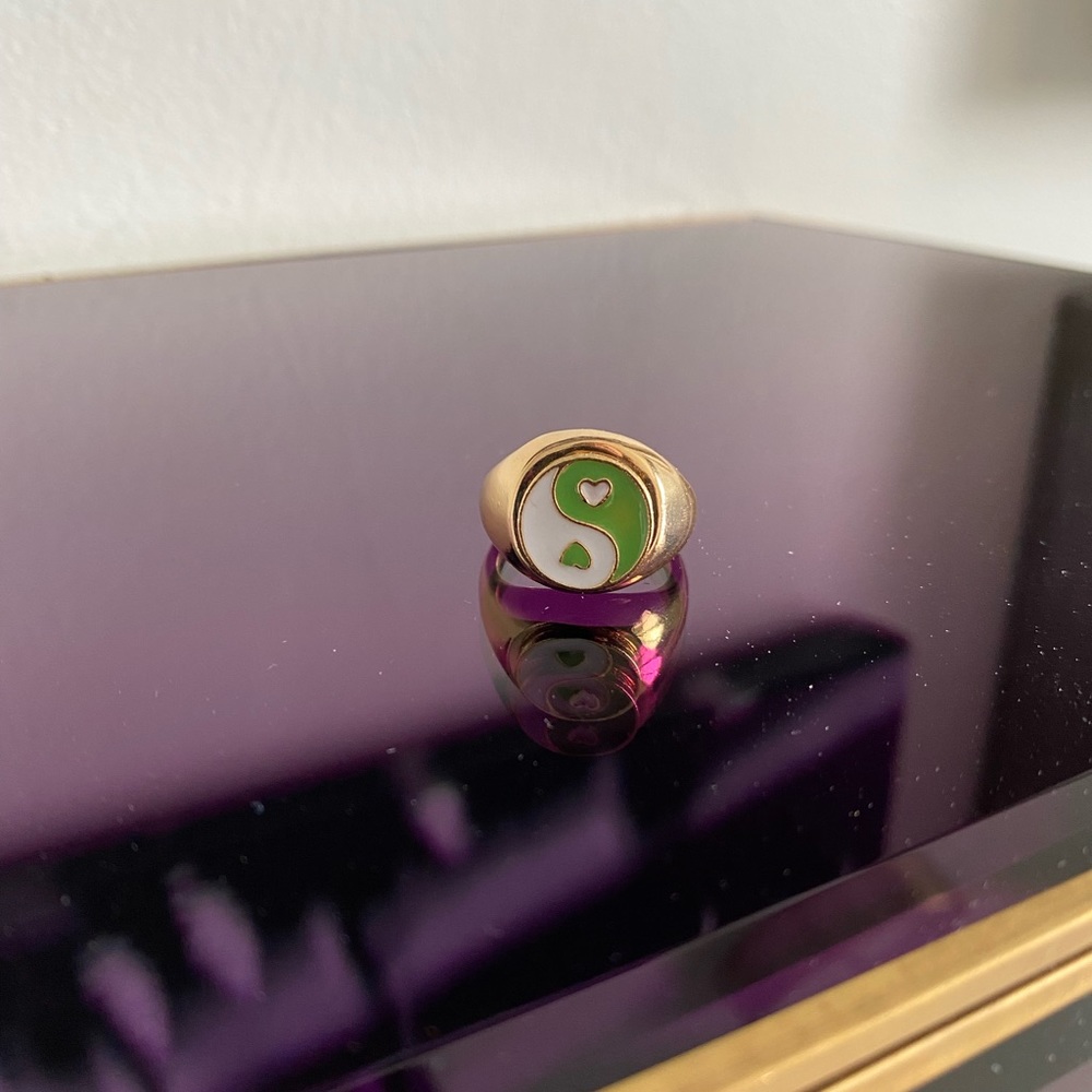 Ying yang heart ring